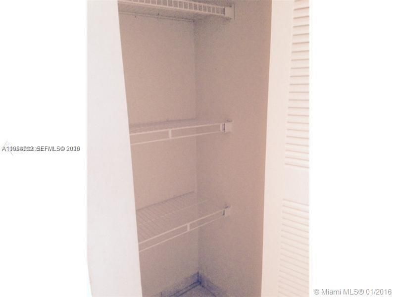 На продажу: $225,000 (1 спален, 1 ванн, 813 Квадратных фут)