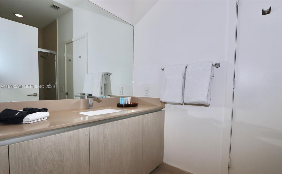 En Venta: $918,000 (2 camas, 2 baños, 1179 Pies cuadrados)