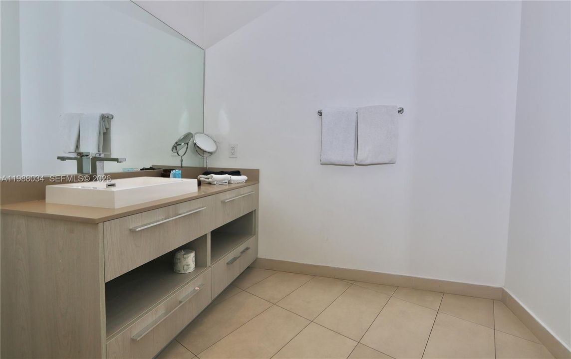 En Venta: $918,000 (2 camas, 2 baños, 1179 Pies cuadrados)