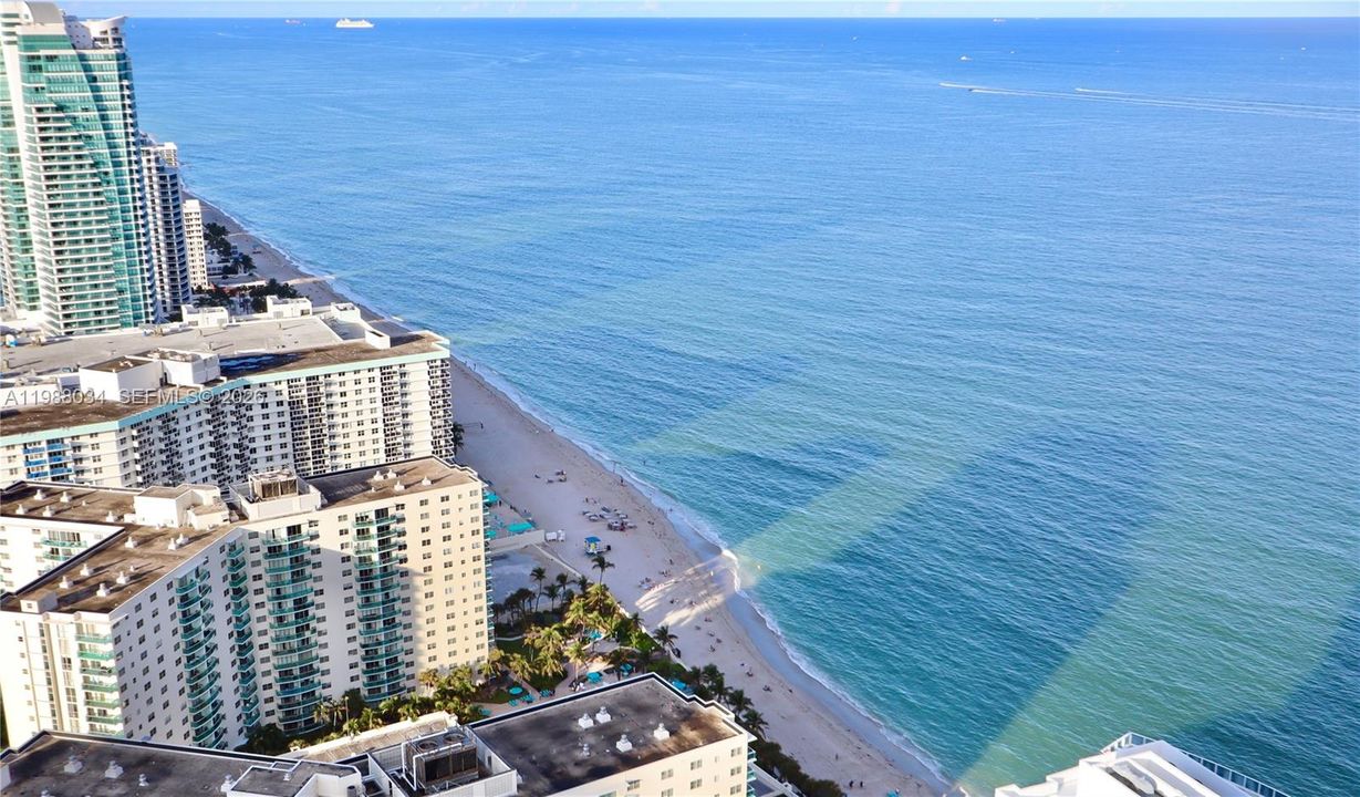 En Venta: $918,000 (2 camas, 2 baños, 1179 Pies cuadrados)