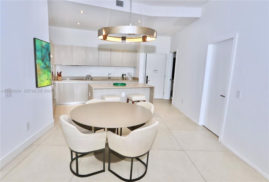 En Venta: $918,000 (2 camas, 2 baños, 1179 Pies cuadrados)
