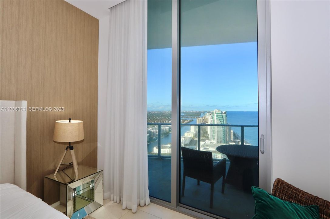 En Venta: $918,000 (2 camas, 2 baños, 1179 Pies cuadrados)