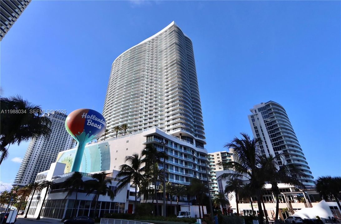 En Venta: $918,000 (2 camas, 2 baños, 1179 Pies cuadrados)