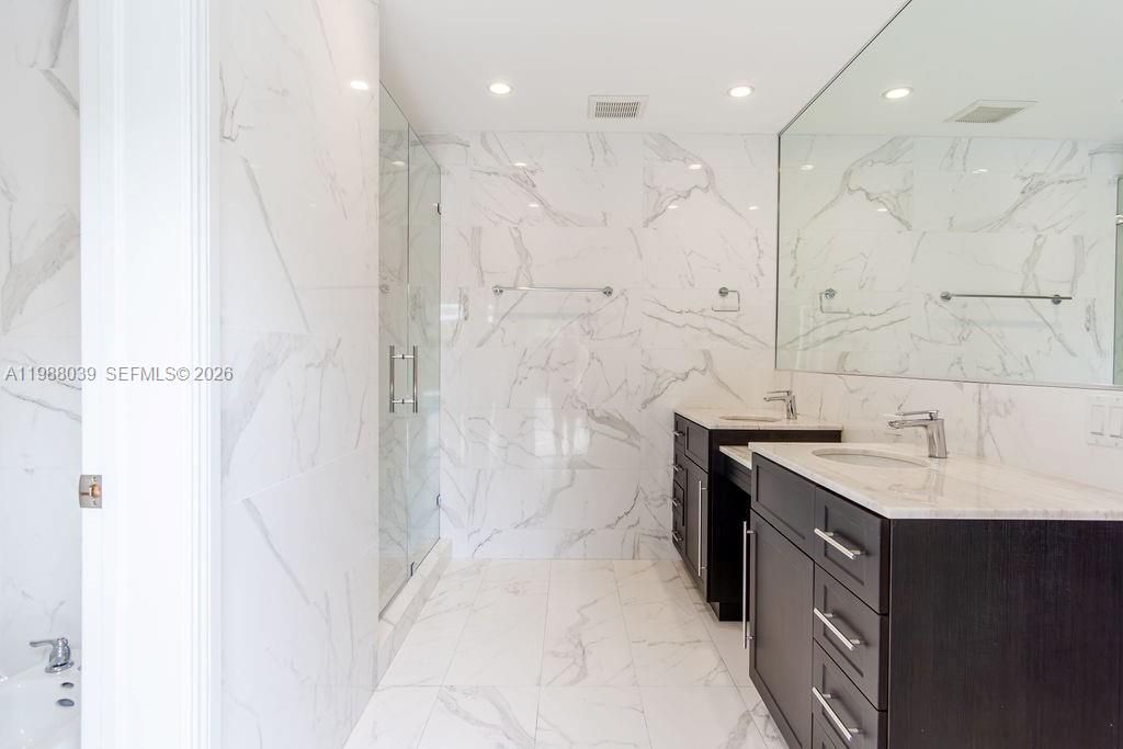 Active With Contract: $15,000 (4 beds, 4 baths, 3171 Square Feet)