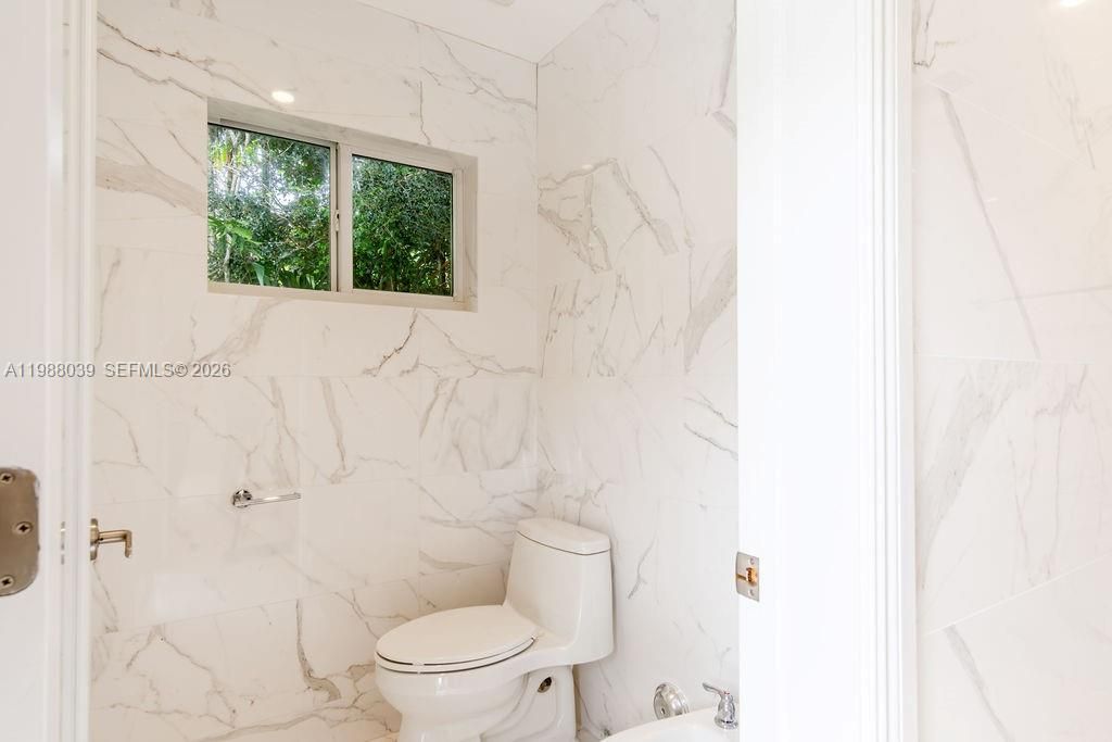 Active With Contract: $15,000 (4 beds, 4 baths, 3171 Square Feet)