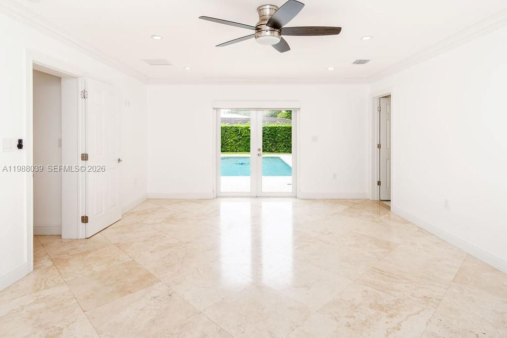Active With Contract: $15,000 (4 beds, 4 baths, 3171 Square Feet)
