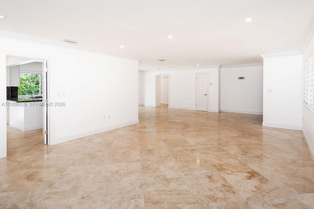 Active With Contract: $15,000 (4 beds, 4 baths, 3171 Square Feet)