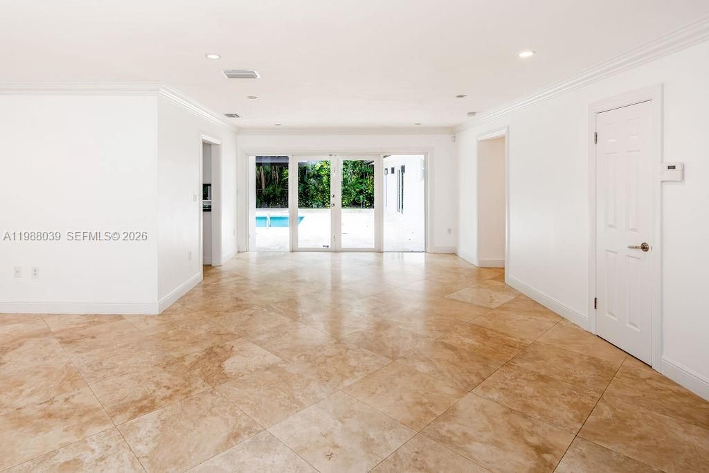 Active With Contract: $15,000 (4 beds, 4 baths, 3171 Square Feet)