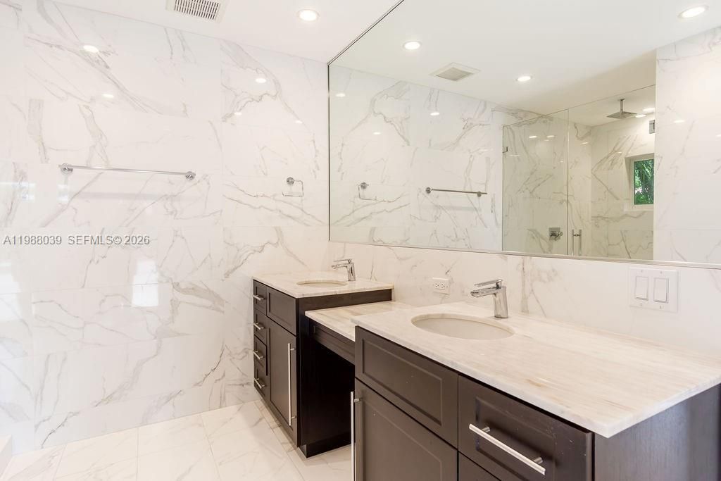 Active With Contract: $15,000 (4 beds, 4 baths, 3171 Square Feet)