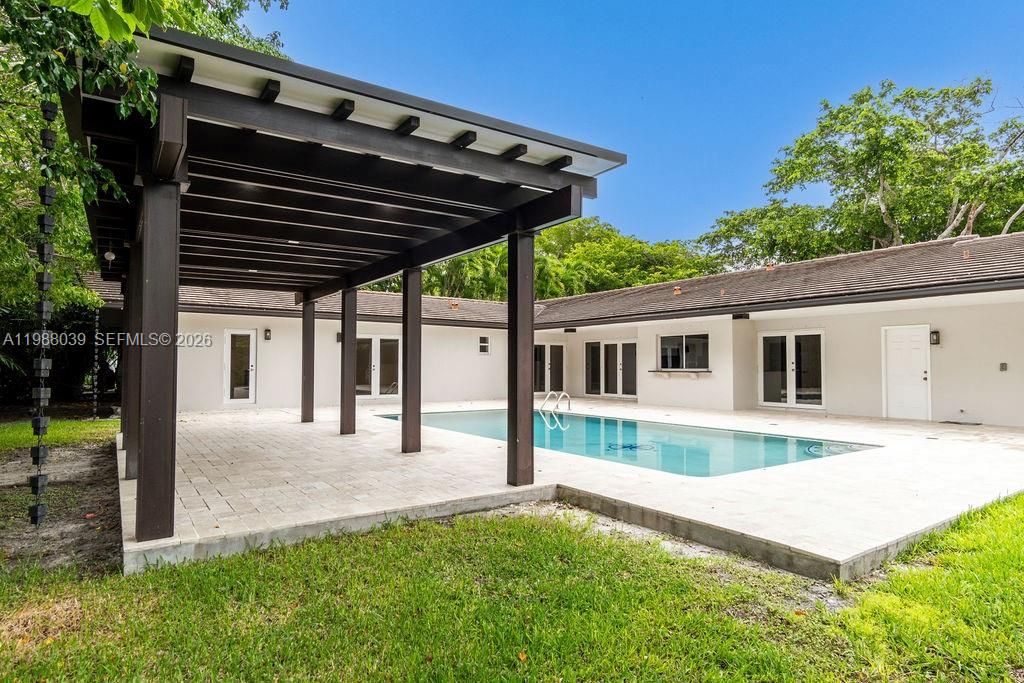 Active With Contract: $15,000 (4 beds, 4 baths, 3171 Square Feet)