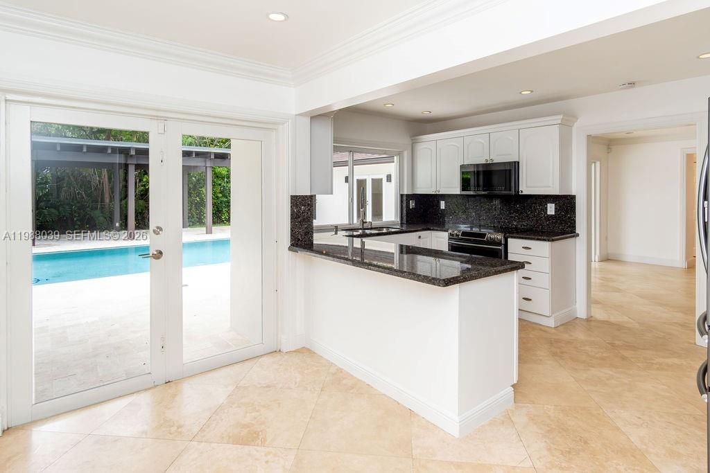 Active With Contract: $15,000 (4 beds, 4 baths, 3171 Square Feet)