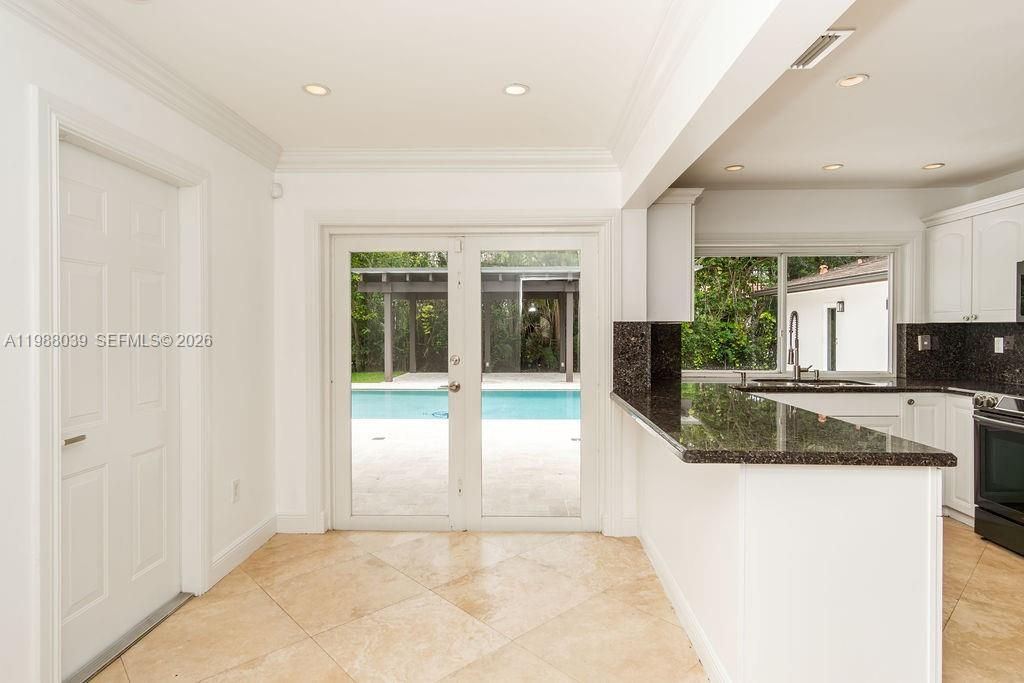 Active With Contract: $15,000 (4 beds, 4 baths, 3171 Square Feet)