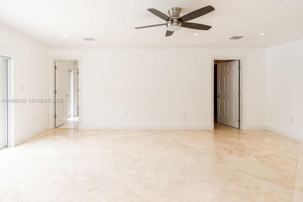 Active With Contract: $15,000 (4 beds, 4 baths, 3171 Square Feet)