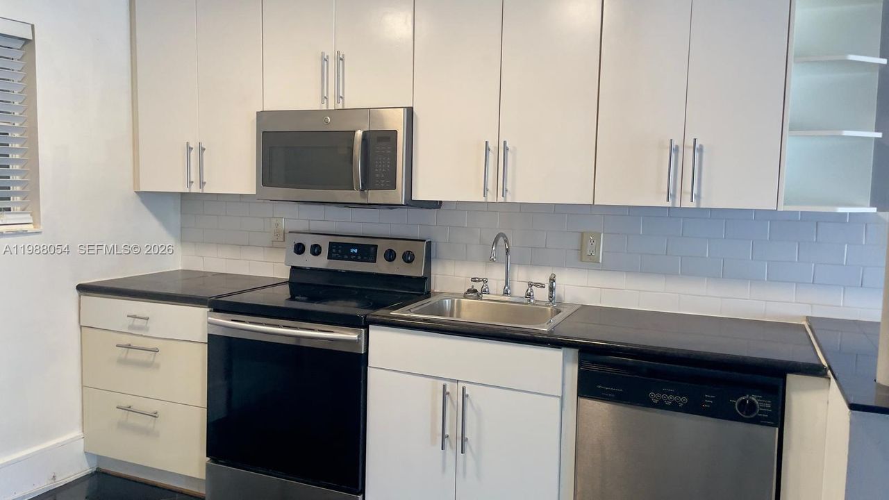 For Sale: $199,000 (2 beds, 2 baths, 970 Square Feet)
