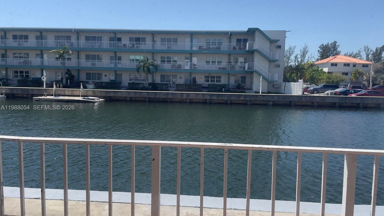 For Sale: $199,000 (2 beds, 2 baths, 970 Square Feet)