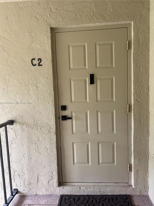 For Sale: $190,000 (1 beds, 1 baths, 683 Square Feet)