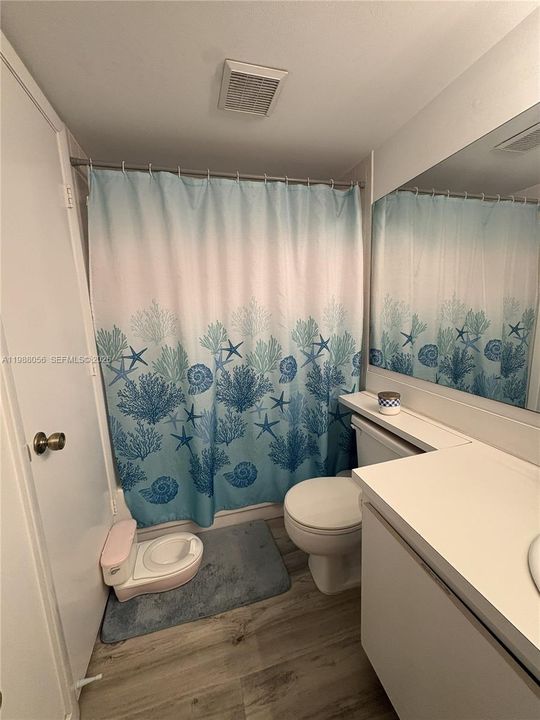 For Sale: $190,000 (1 beds, 1 baths, 683 Square Feet)