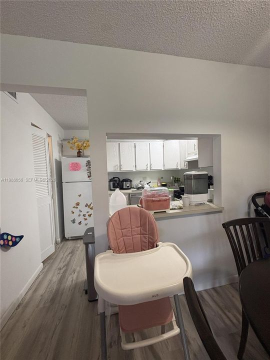 For Sale: $190,000 (1 beds, 1 baths, 683 Square Feet)