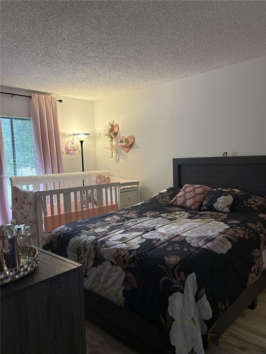 For Sale: $190,000 (1 beds, 1 baths, 683 Square Feet)