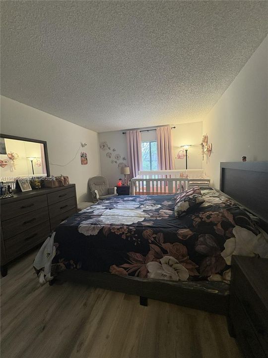 For Sale: $190,000 (1 beds, 1 baths, 683 Square Feet)