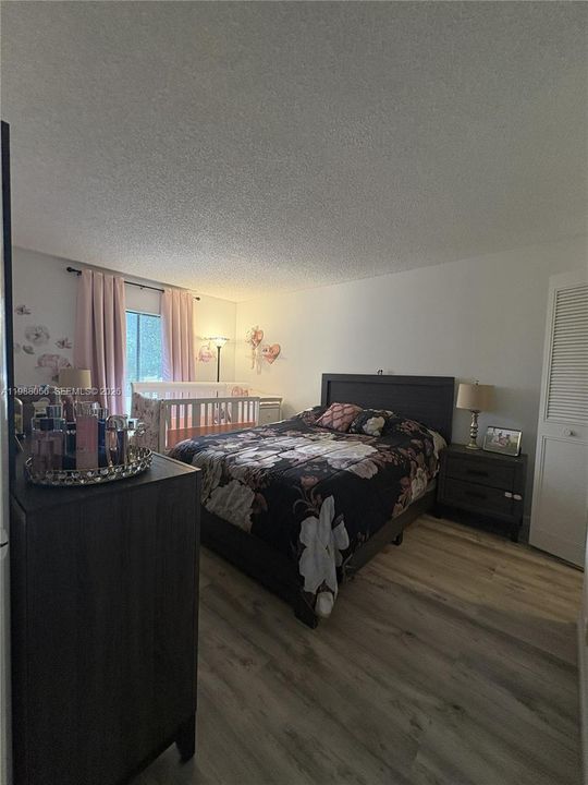 For Sale: $190,000 (1 beds, 1 baths, 683 Square Feet)