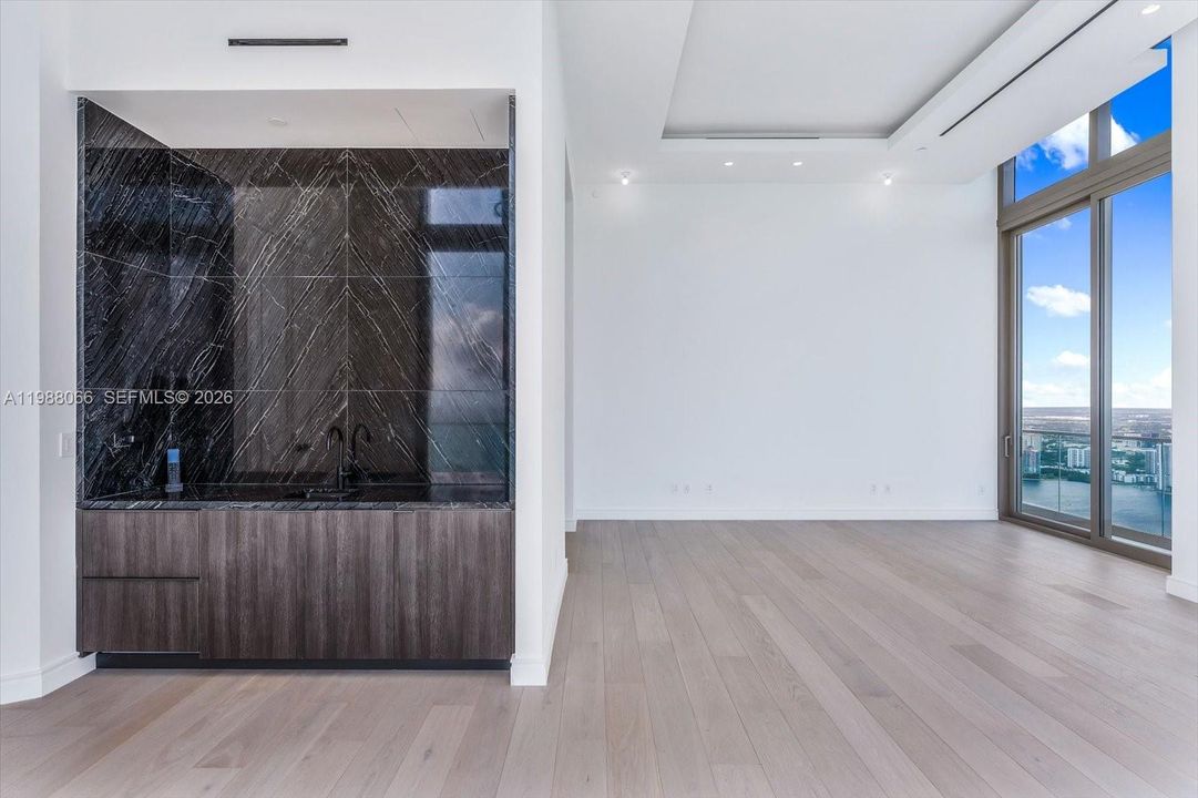 For Sale: $39,995,000 (6 beds, 6 baths, 9083 Square Feet)