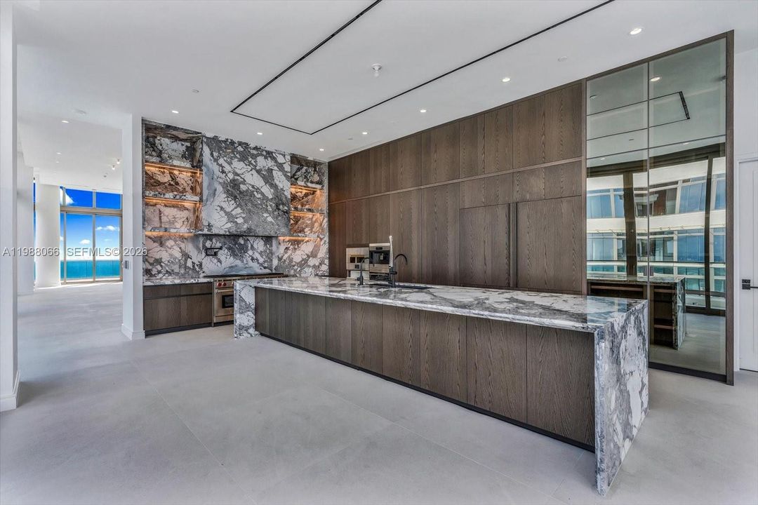 For Sale: $39,995,000 (6 beds, 6 baths, 9083 Square Feet)
