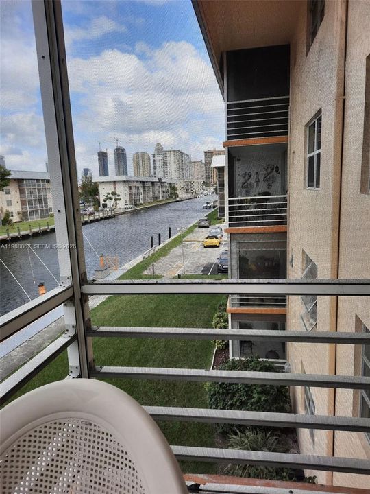 Под контрактом: $1,550 (1 спален, 1 ванн, 812 Квадратных фут)