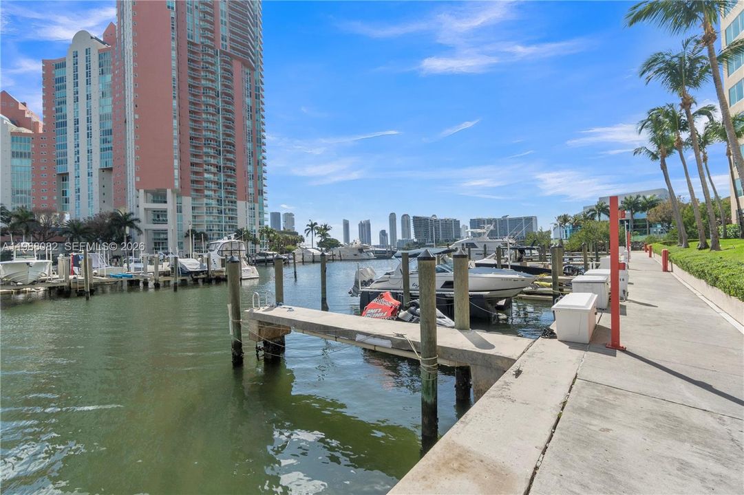 Active With Contract: $699,000 (3 beds, 3 baths, 1650 Square Feet)