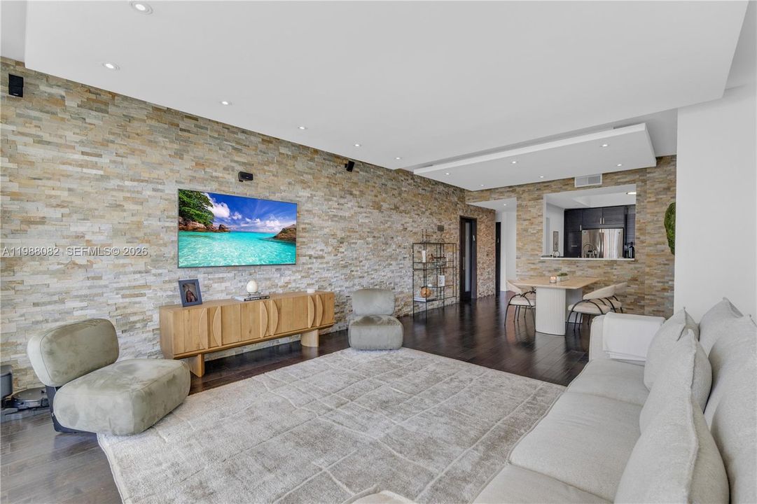 Active With Contract: $699,000 (3 beds, 3 baths, 1650 Square Feet)