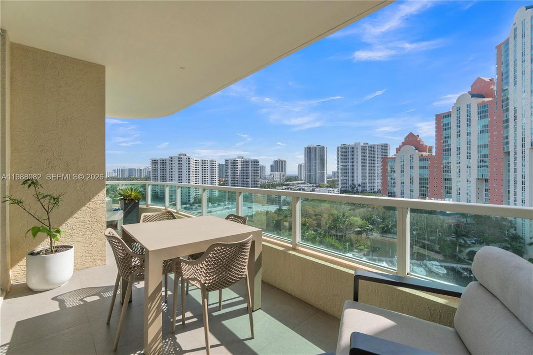 Active With Contract: $699,000 (3 beds, 3 baths, 1650 Square Feet)