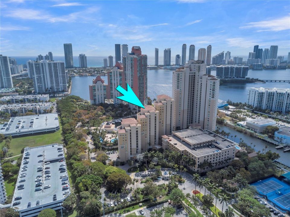 Active With Contract: $699,000 (3 beds, 3 baths, 1650 Square Feet)