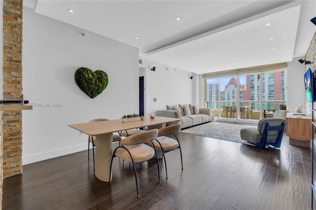 Active With Contract: $699,000 (3 beds, 3 baths, 1650 Square Feet)