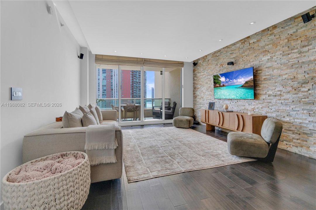 Active With Contract: $699,000 (3 beds, 3 baths, 1650 Square Feet)