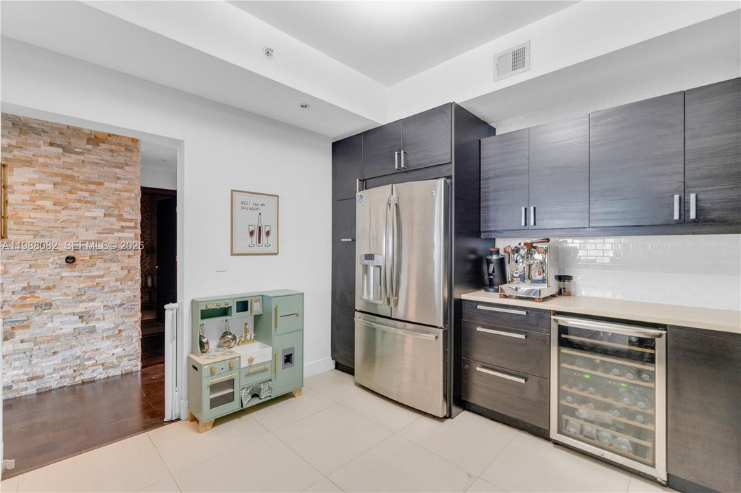 Active With Contract: $699,000 (3 beds, 3 baths, 1650 Square Feet)