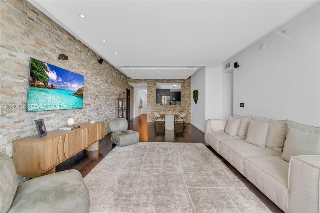 Active With Contract: $699,000 (3 beds, 3 baths, 1650 Square Feet)