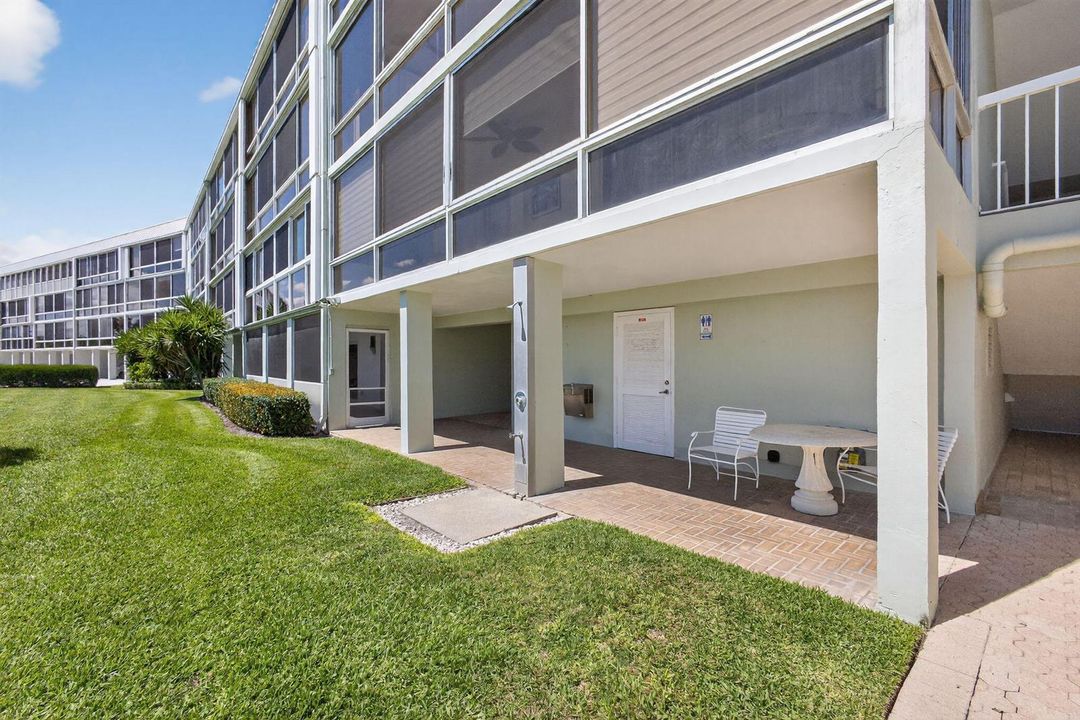 Exterior 4