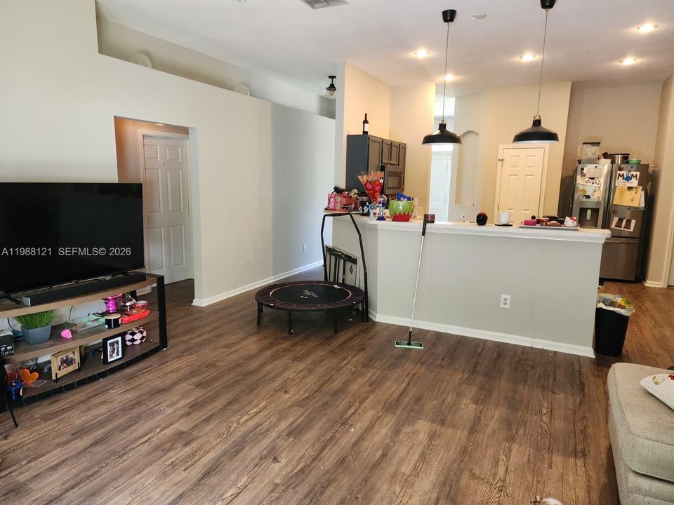En Venta: $250,000 (3 camas, 3 baños, 1744 Pies cuadrados)