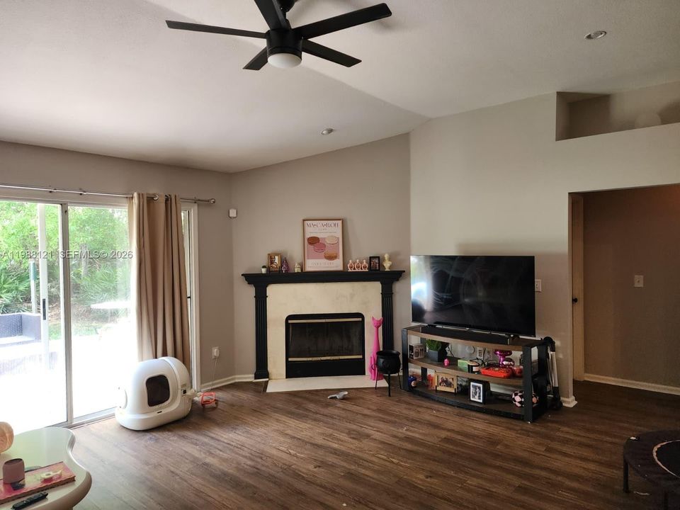 En Venta: $250,000 (3 camas, 3 baños, 1744 Pies cuadrados)