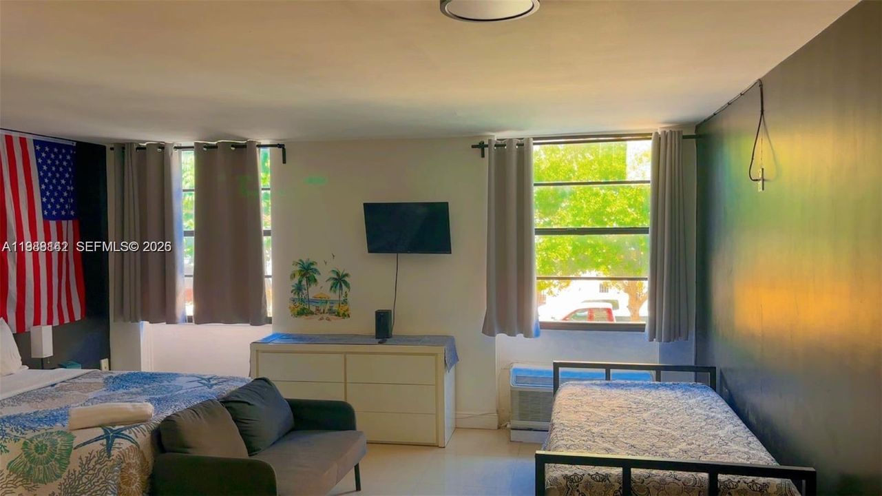 For Sale: $229,900 (0 beds, 1 baths, 400 Square Feet)