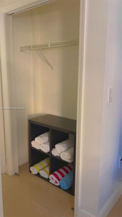For Sale: $229,900 (0 beds, 1 baths, 400 Square Feet)