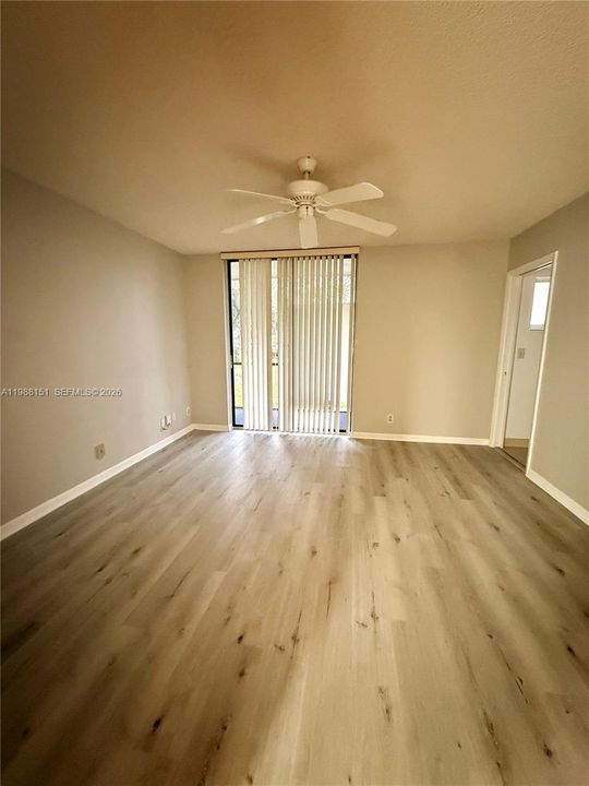 For Sale: $229,995 (2 beds, 2 baths, 930 Square Feet)