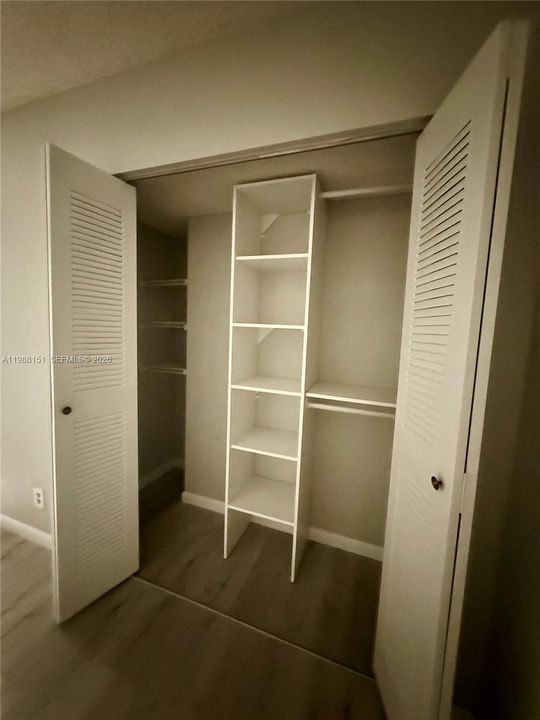 For Sale: $229,995 (2 beds, 2 baths, 930 Square Feet)