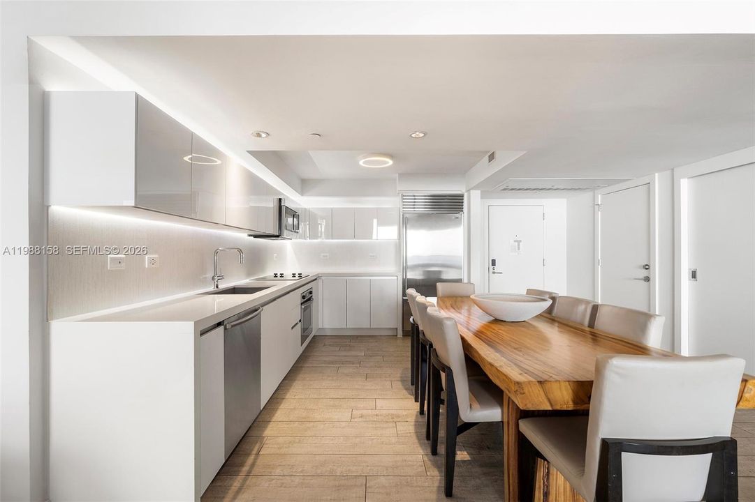 For Sale: $6,550,000 (3 beds, 3 baths, 2092 Square Feet)