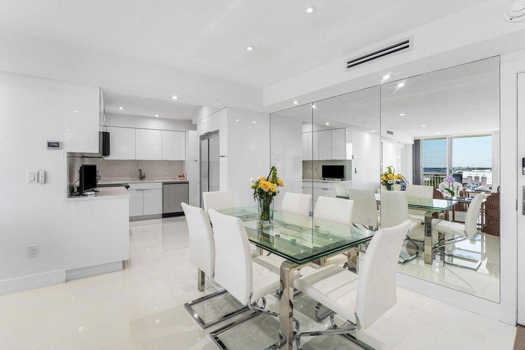 Dining to Kitchen