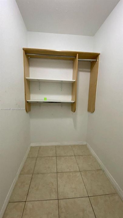 На продажу: $115,000 (1 спален, 1 ванн, 465 Квадратных фут)