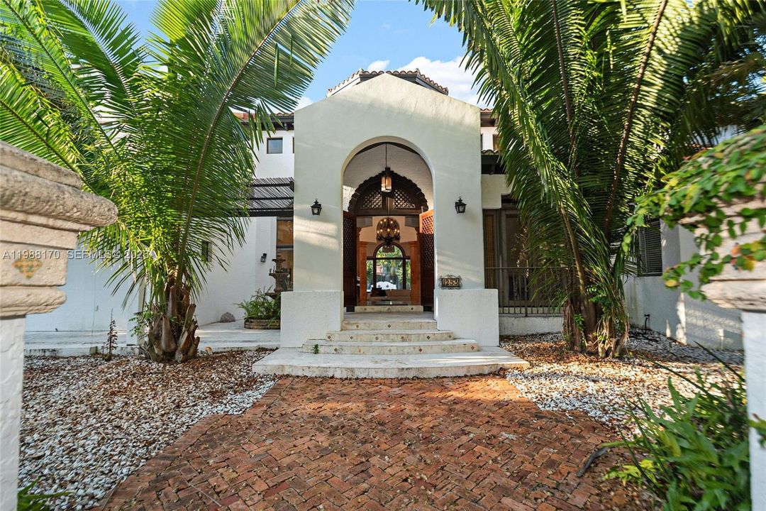 En Venta: $5,992,000 (6 camas, 5 baños, 6492 Pies cuadrados)