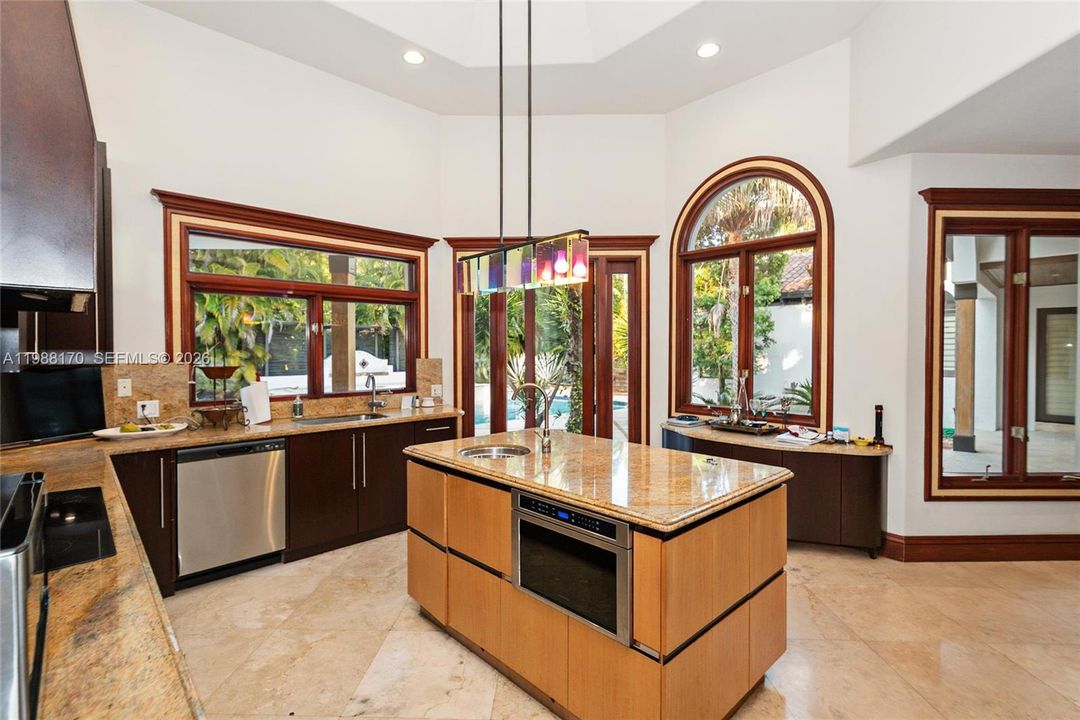 En Venta: $5,992,000 (6 camas, 5 baños, 6492 Pies cuadrados)