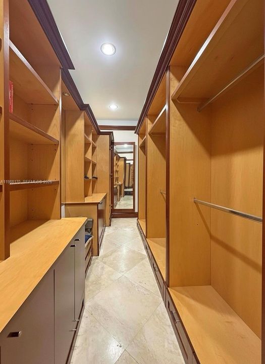 En Venta: $5,992,000 (6 camas, 5 baños, 6492 Pies cuadrados)