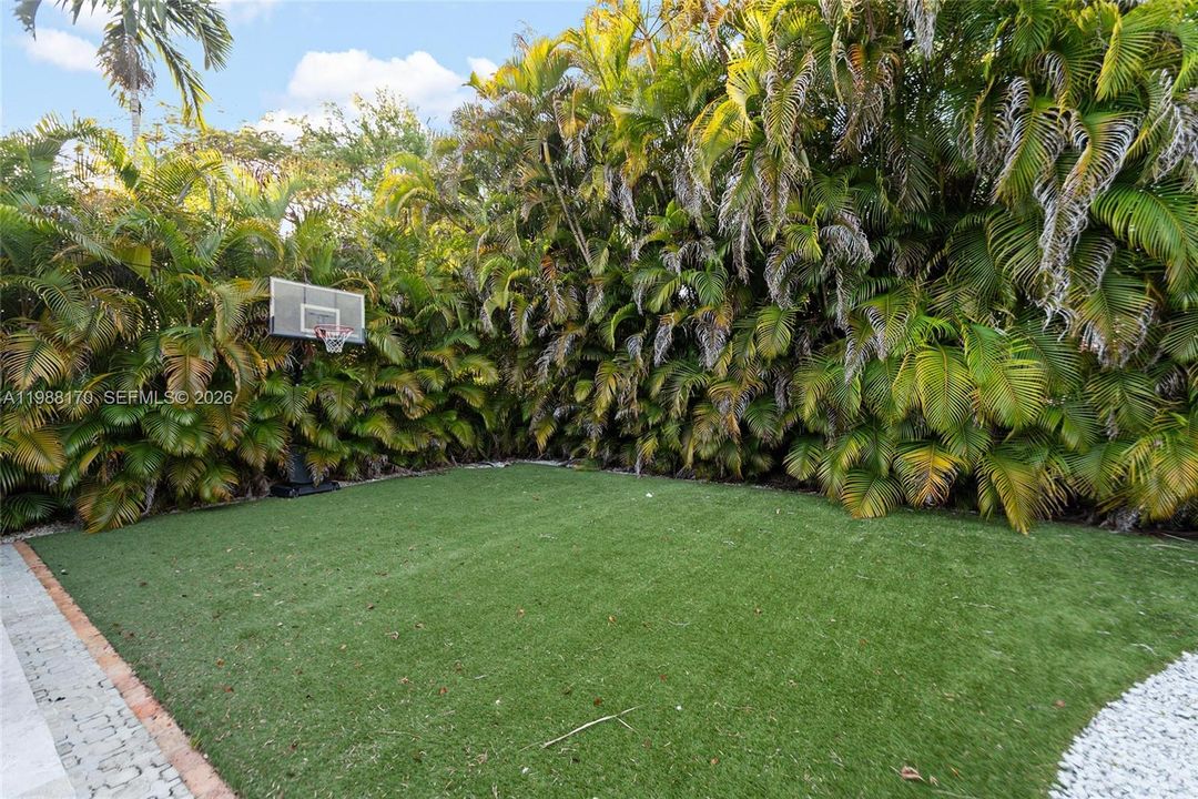 En Venta: $5,992,000 (6 camas, 5 baños, 6492 Pies cuadrados)